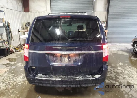 2015 Chrysler Town & Country Touring z USA, uszkodzony, nr VIN 2C4RC1BG9FR696001